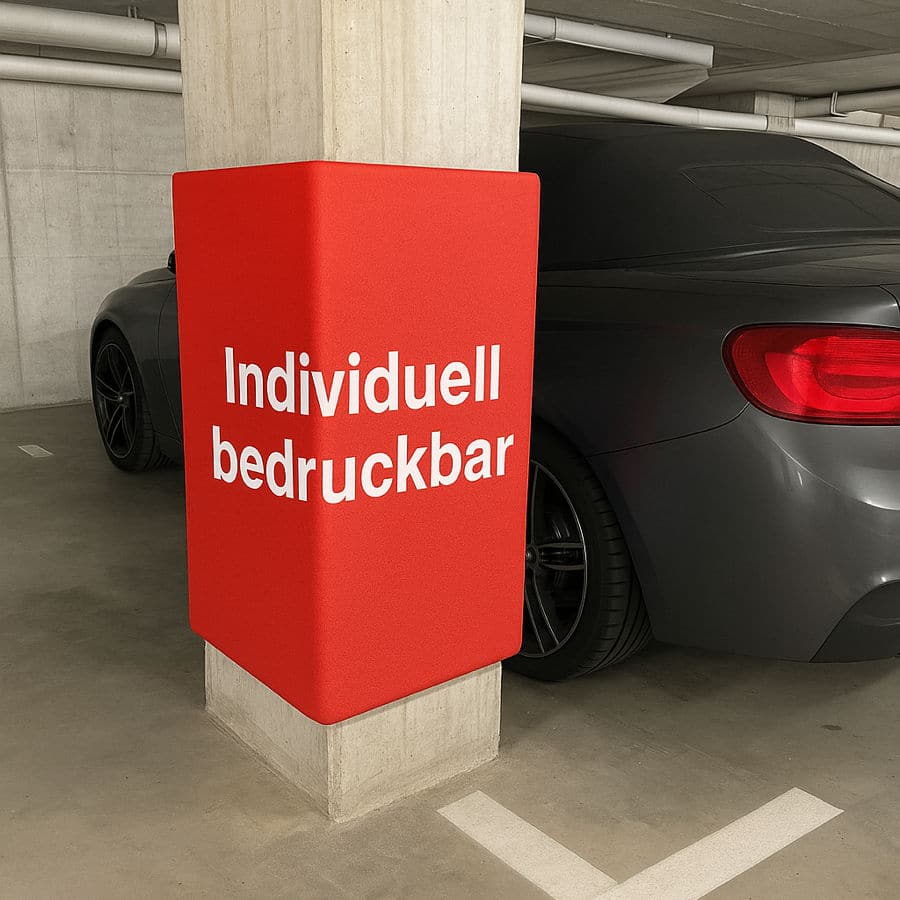 Ein eckiger Pfeiler in einem Parkhaus, der mit einem roten Anfahrschutz ausgestattet ist.Der Anfahrschutz dient zugleich Werbefläche und kann durch Parkhausbetreiber vermarktet werden. Fährt ein Auto gegen die Säule, so wird weder die Säule noch das Fahrzeug beschädigt.